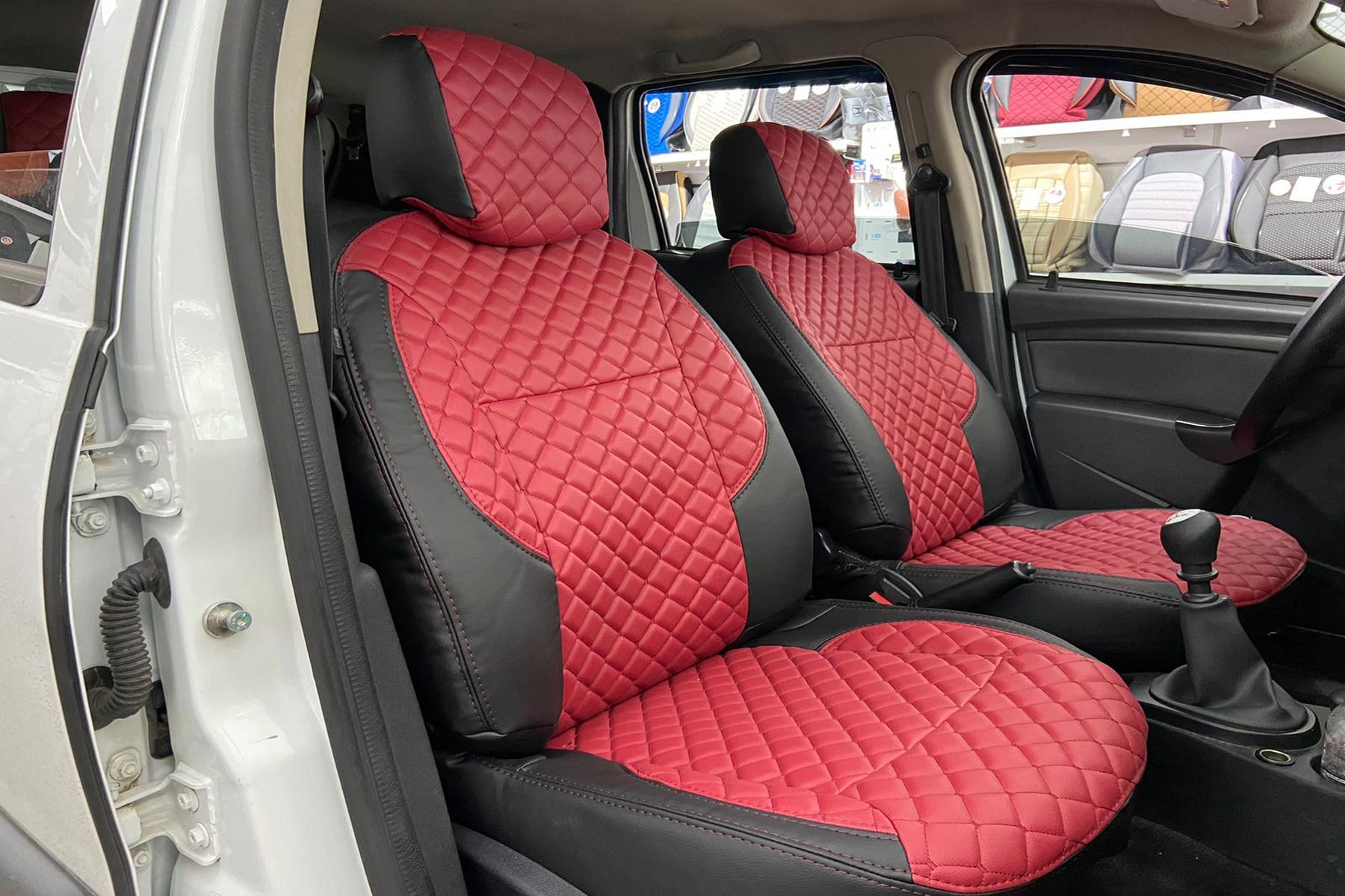 Dacia Duster Koltuk Kilifi Nakisli Deri Urun Detay K Design Oto Koltuk Kilifi